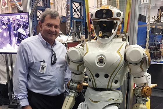 Miaoulis总统和一个机器人